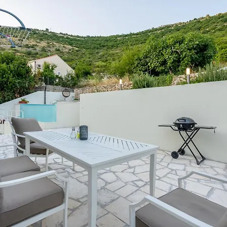 아파트 New With Stunning Sea View & Private Pool